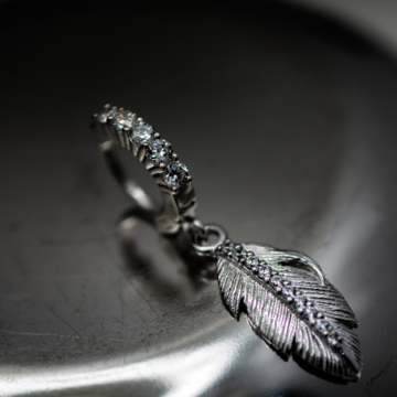 TummyToys® Gem Lined Feather Clasp - TummyToys® Patented Clasp. Navel Rings Australia.